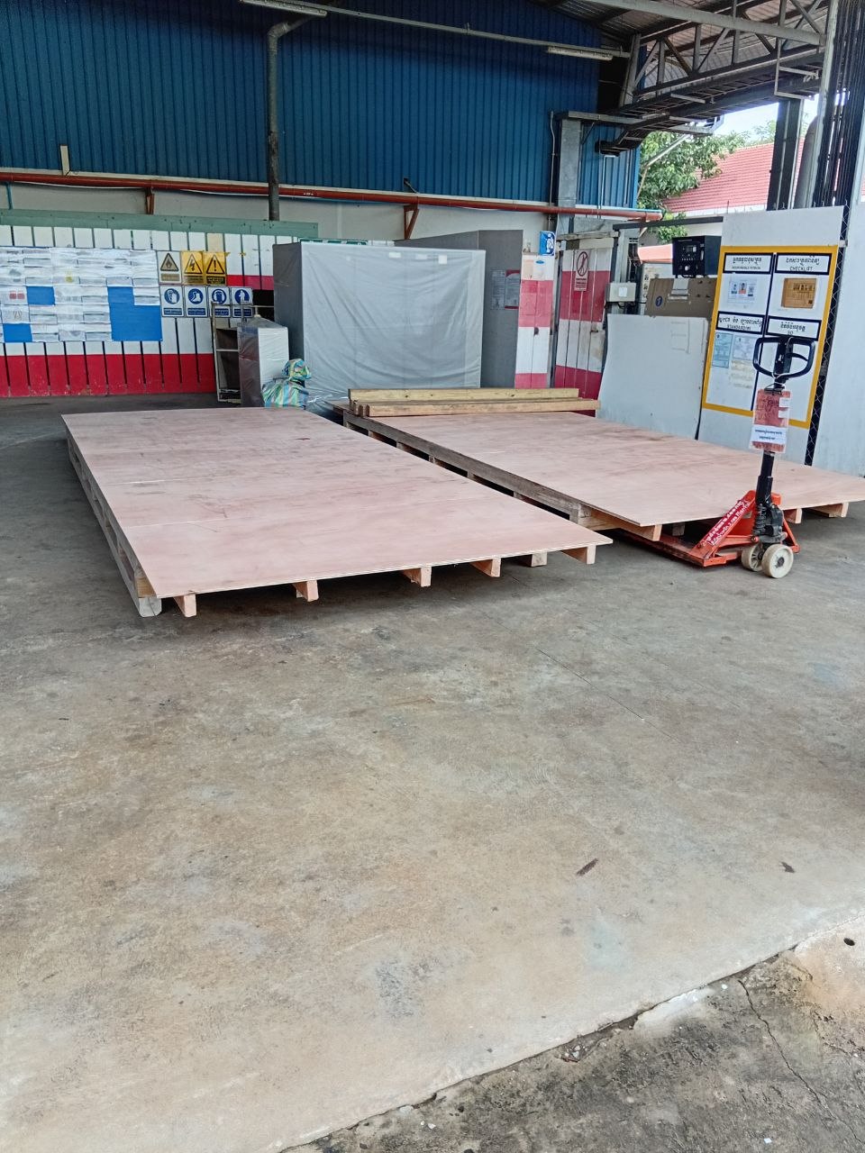 HEAVY WOOD PALLET 2.1 M*5M